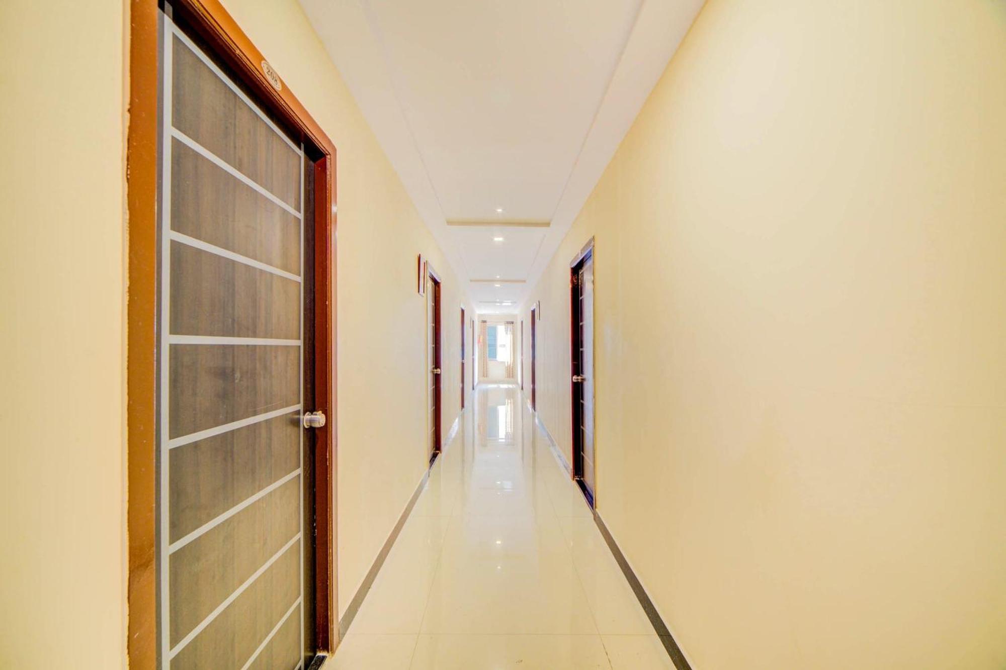 Super Hotel O White Ridge Sururnagar Extérieur photo