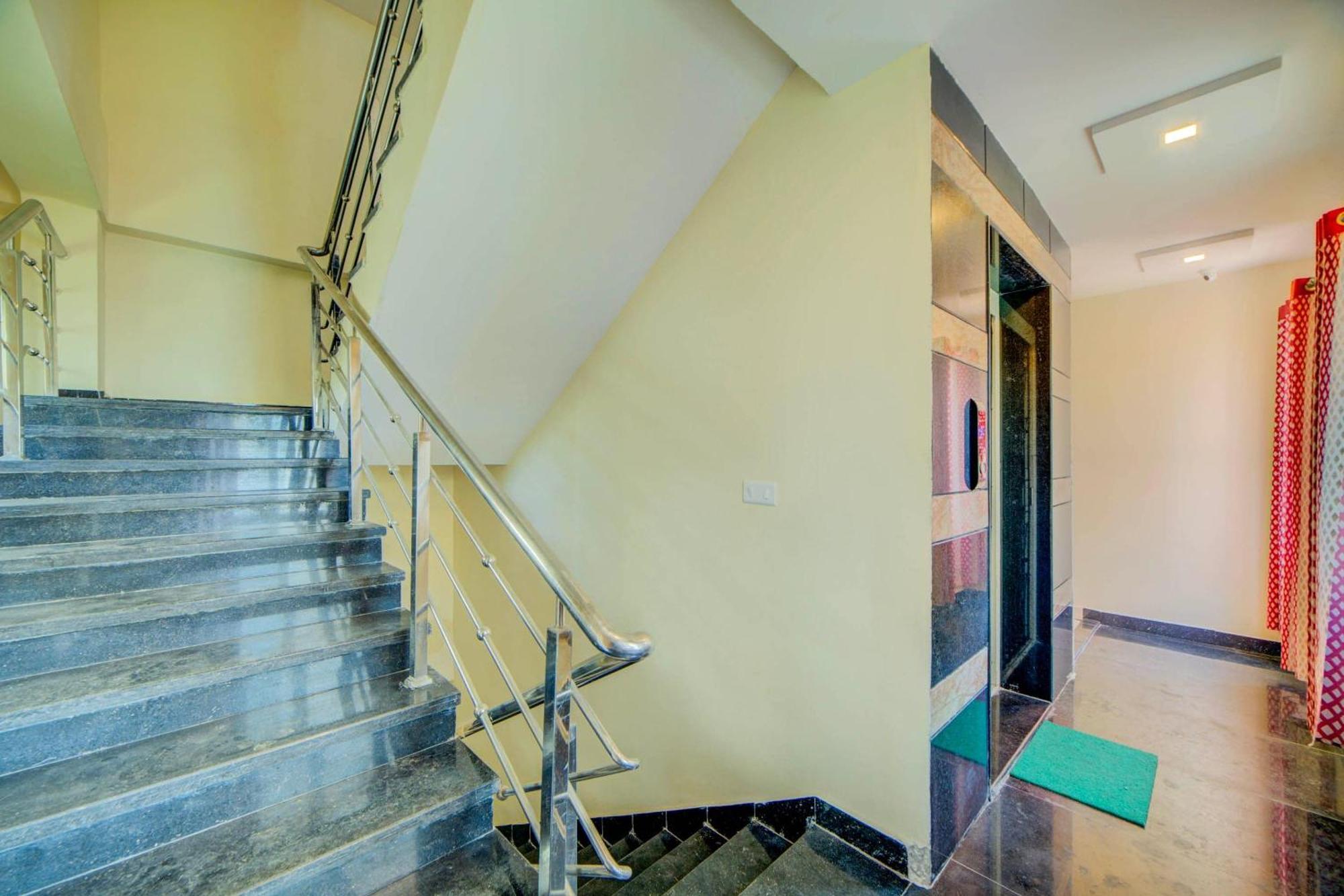 Super Hotel O White Ridge Sururnagar Extérieur photo